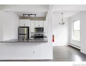 144 Union St in Poughkeepsie, NY - Building Photo - Building Photo