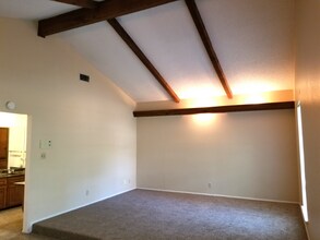 8311 Watch Tower St in San Antonio, TX - Foto de edificio - Building Photo