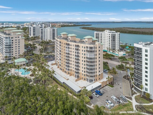 4182 Bay Beach Ln in Fort Myers Beach, FL - Foto de edificio - Building Photo