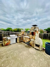 12025 Broten St in Austin, TX - Foto de edificio - Building Photo