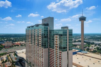 Alteza Residences in San Antonio, TX - Foto de edificio - Building Photo
