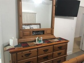 161 NW 164th St in Miami, FL - Building Photo - Building Photo