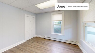 Room in Shared 3 bed/1 bath home in Boston, MA - Foto de edificio - Building Photo