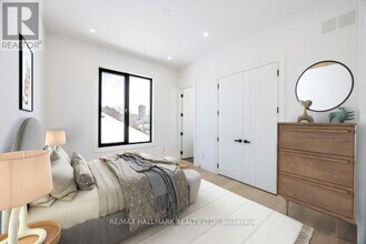 230 Townsgate Dr in Vaughan, ON - Building Photo - Building Photo