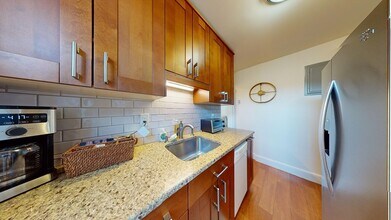 1 Lanark Rd in Brookline, MA - Building Photo - Building Photo