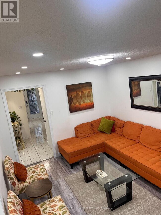 22 Tina Ct in Brampton, ON - Building Photo - Building Photo