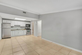 7194 Southgate Blvd in Tamarac, FL - Building Photo - Building Photo