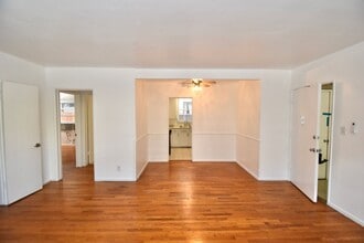 14830 Dickens St, Unit 02 in Los Angeles, CA - Foto de edificio - Building Photo