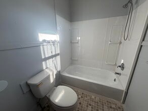 1519 E Fairchild St in Danville, IL - Building Photo - Building Photo