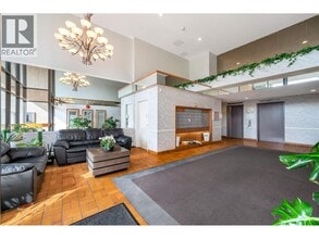 6595 Willingdon Ave in Burnaby, BC - Building Photo - Building Photo