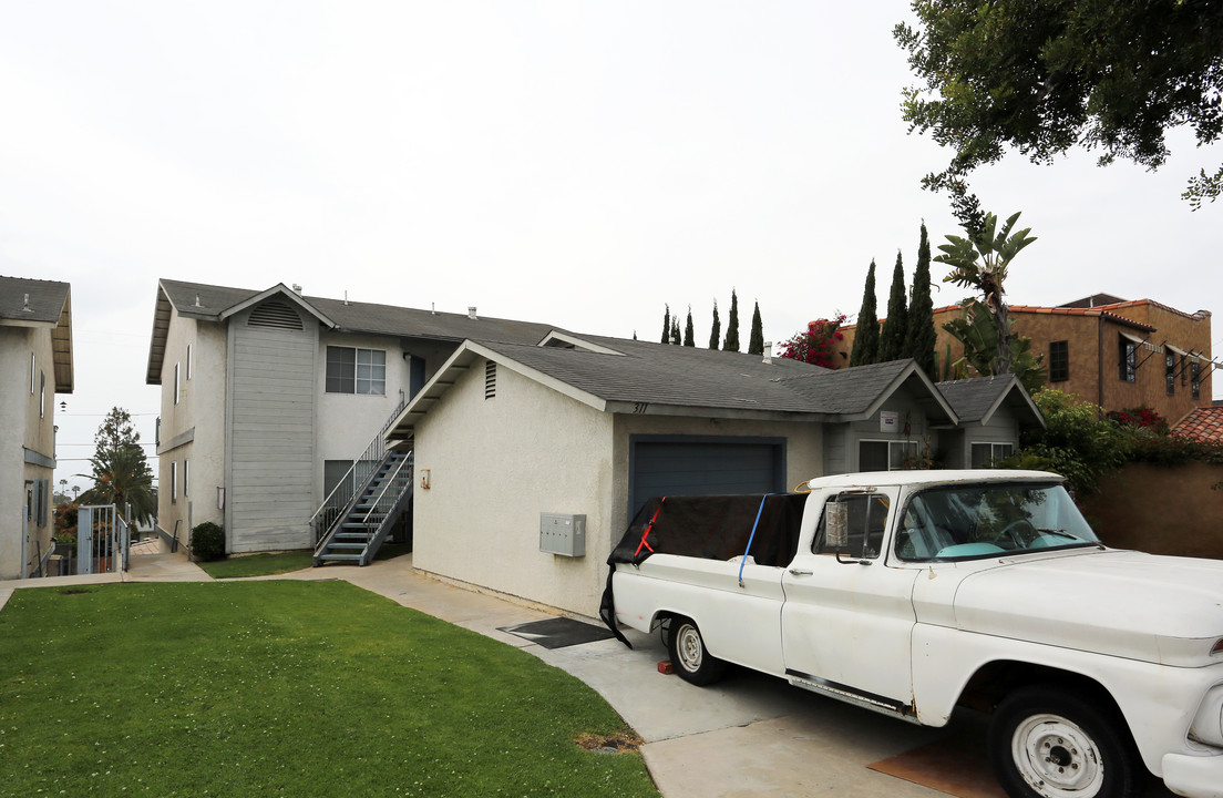 311 S Horne St in Oceanside, CA - Building Photo