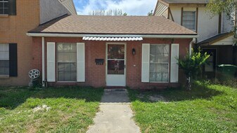 633 W Oak Terrace Dr in Leesburg, FL - Building Photo