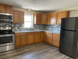 15193 S Dixie Hwy, Unit 2 in Monroe, MI - Building Photo