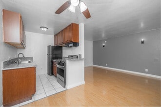 1216 N Las Palmas Ave in Los Angeles, CA - Foto de edificio - Interior Photo
