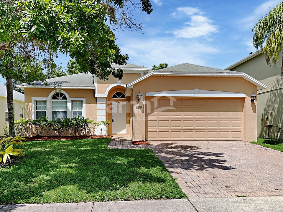 9955 Shadow Creek Dr in Orlando, FL - Building Photo