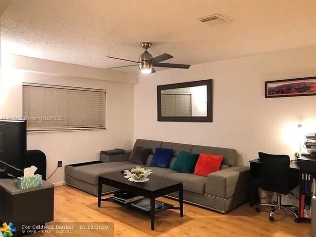 1556 N 15th Terrace in Hollywood, FL - Building Photo - Building Photo