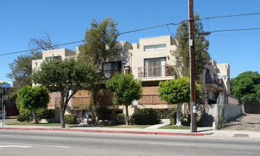 12653 Oxnard St in North Hollywood, CA - Foto de edificio - Building Photo