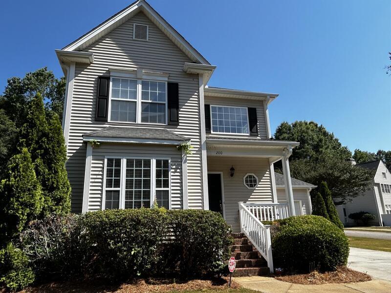 200 Village Way in Pendleton, SC - Foto de edificio