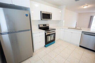 719 NW 208th Way in Pembroke Pines, FL - Building Photo - Building Photo