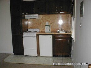 1223 Beacon St in Brookline, MA - Building Photo - Building Photo