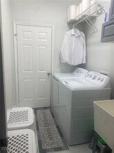 9561 Blue Stone Cir in Ft. Myers, FL - Foto de edificio - Building Photo