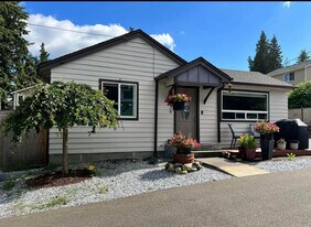 239 S 126th St in Seattle, WA - Building Photo