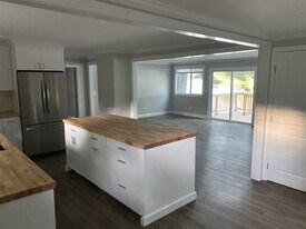 16 Fox Ln in Auburn, NH - Building Photo