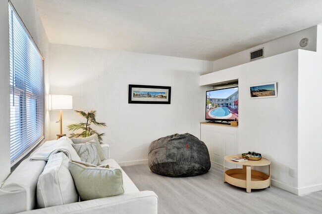 4658 Bougainvilla Dr in Lauderdale-by-the-Sea, FL - Building Photo - Building Photo