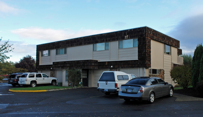 Driftwood Village in Springfield, OR - Building Photo - Building Photo