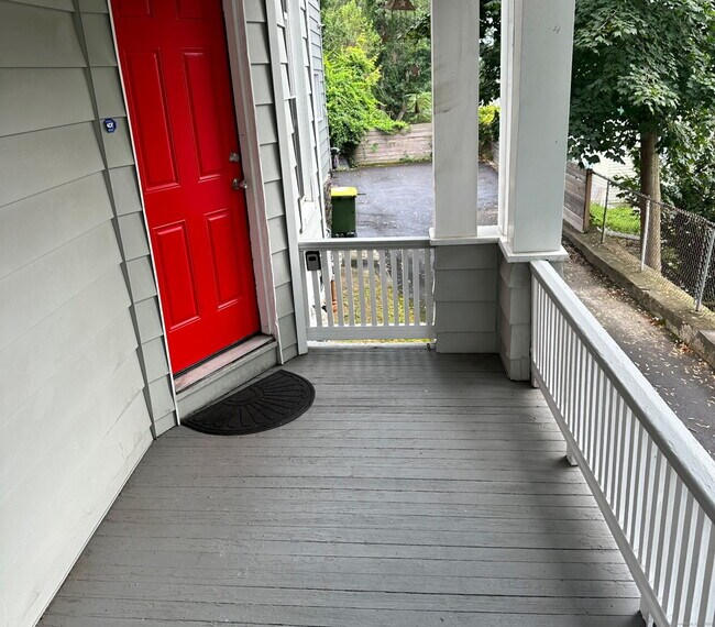 14 Eastwood Ave in Waterbury, CT - Building Photo - Building Photo
