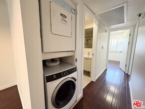 957 S Gramercy Dr in Los Angeles, CA - Building Photo - Building Photo