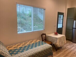 1373 Napoli St, Unit Quiet Studio in Oceanside, CA - Building Photo - Building Photo