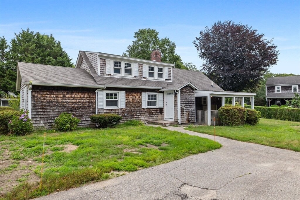 405 Sandwich Rd in Falmouth, MA - Foto de edificio