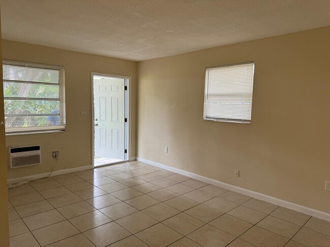 151 NW 164th St in Miami, FL - Building Photo - Building Photo