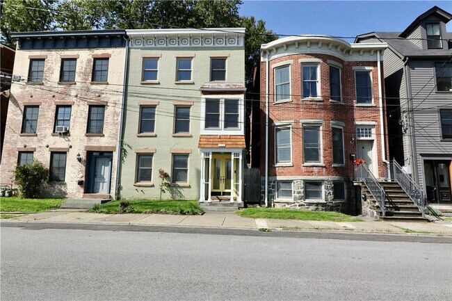 125 Montgomery St-Unit -2 in Newburgh, NY - Building Photo - Building Photo