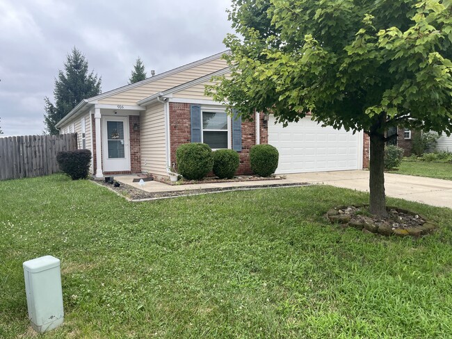 property at 916 Bentgrass Dr
