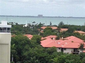 199 Ocean Dr in Key Biscayne, FL - Building Photo