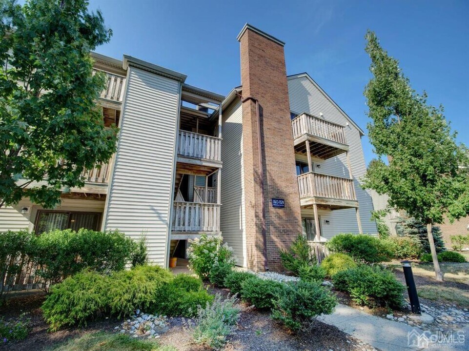 1513 Ravens Crest Dr in Plainsboro, NJ - Building Photo