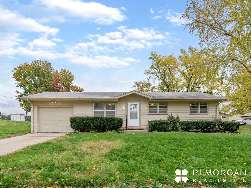 1409 Thomas Dr in Bellevue, NE - Building Photo