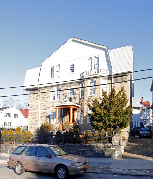 33 Morris St in Yonkers, NY - Foto de edificio - Building Photo