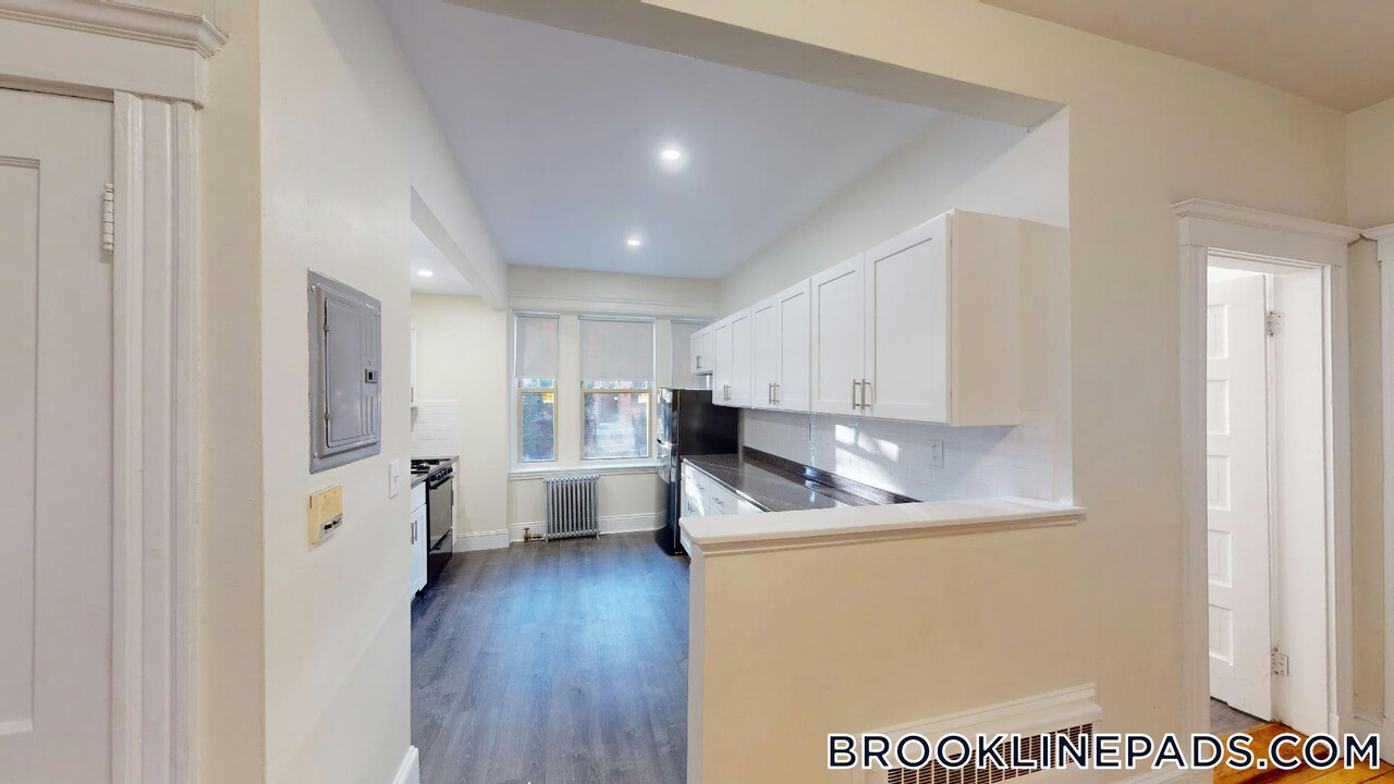 1788 Beacon St in Brookline, MA - Building Photo