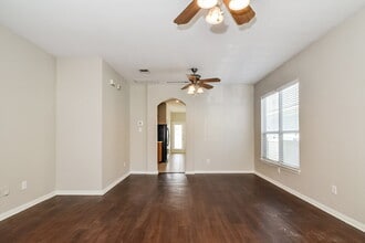 1116 Oakcrest Dr in Providence Village, TX - Foto de edificio - Building Photo