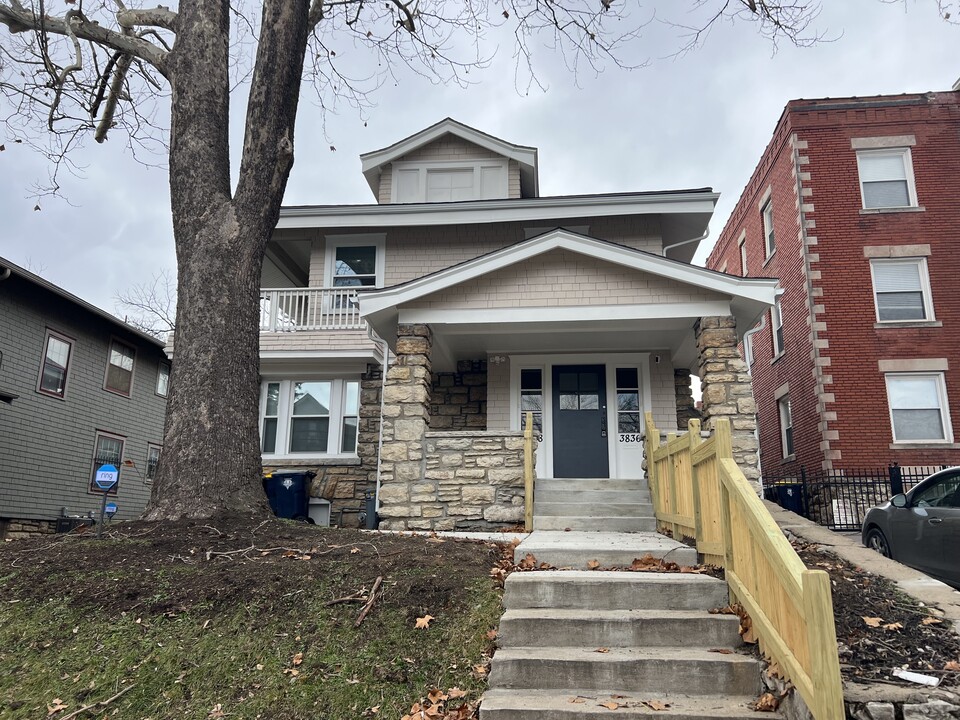 3838 Wyandotte St in Kansas City, MO - Building Photo
