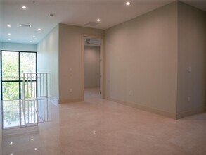 8410 SW 65th Ave in Miami, FL - Building Photo - Building Photo