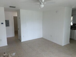 365 Capri Blvd in Treasure Island, FL - Building Photo - Building Photo
