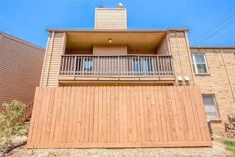 10555 Turtlewood Ct in Houston, TX - Foto de edificio - Building Photo