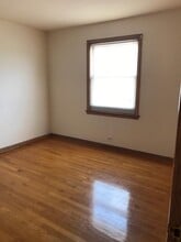 4625 Davis St, Unit N1 in Skokie, IL - Building Photo - Building Photo