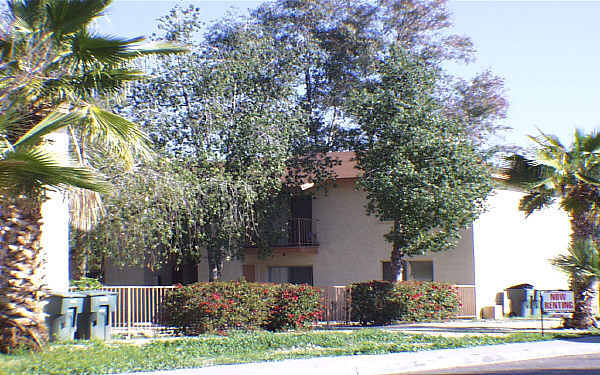 Vermont Villa in Phoenix, AZ - Building Photo