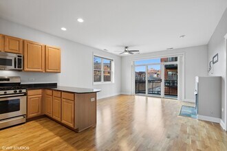 2320 W St Paul Ave in Chicago, IL - Building Photo - Building Photo