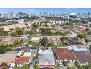 919 NW 23rd Ct-Unit -FRONT RIGHT in Miami, FL - Building Photo - Building Photo